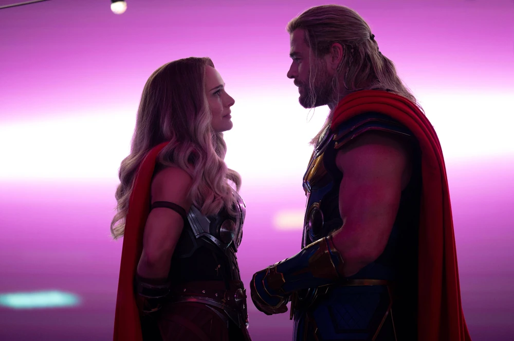 Chris Hemsworth diz estar cansado de fazer Thor e diz que filme é